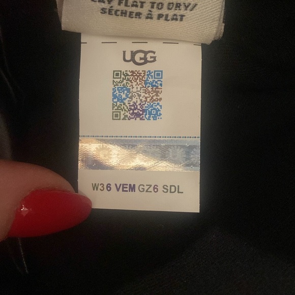 NWT UGG hat - Picture 3 of 6